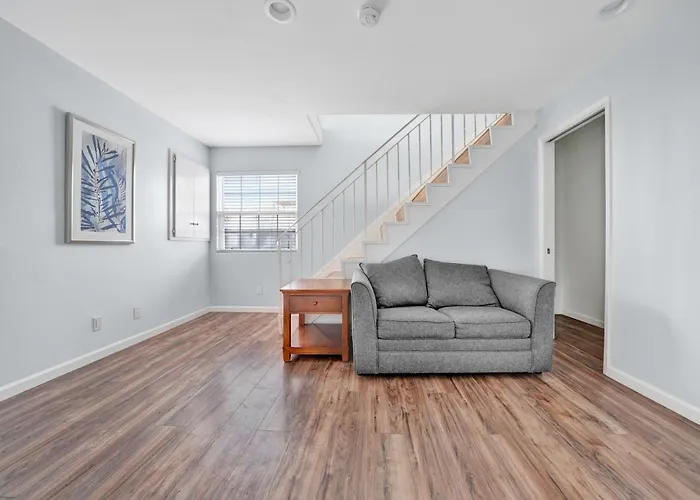 1404 W Oceanfront C
