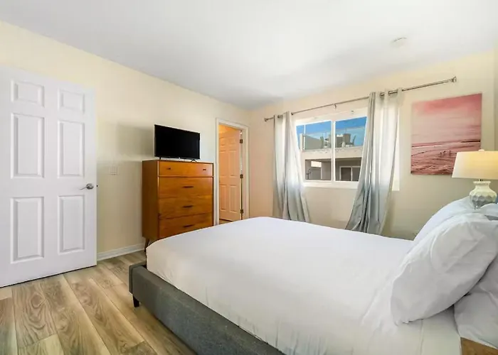 Charming Home Just Steps From The Beach 2 Bedroom, Private Back Patio, & Free Wifi