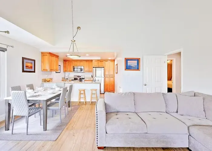 Oceanfront Condo In Newport Beach With Private Balcony And Perfect Location By The Pier