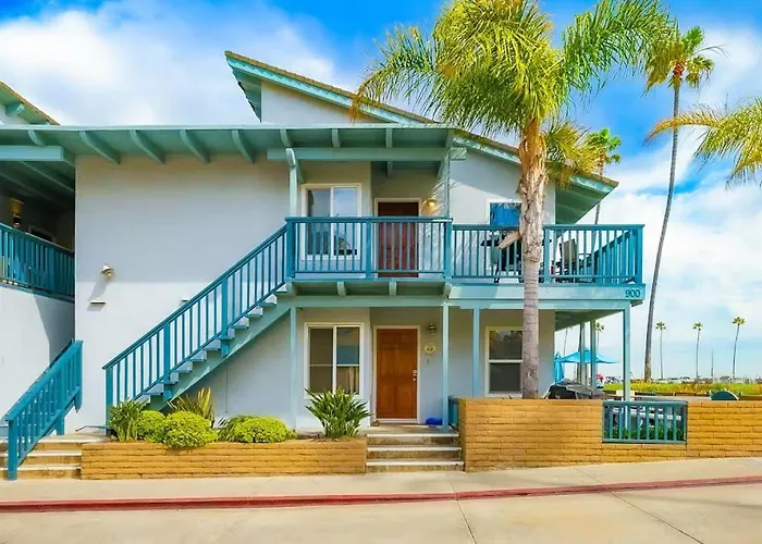 Oceanfront Condo In Newport Beach With Private Balcony And Perfect Location By The Pier